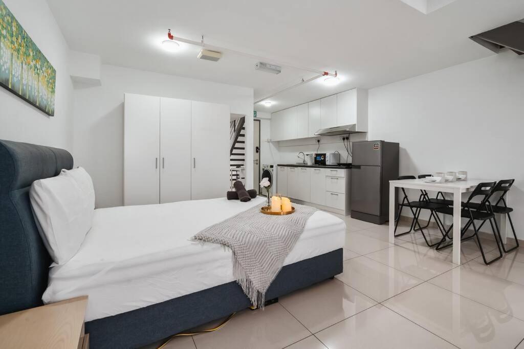 Pinnacle Pj-ps4-netflix-klcc View-5pax Apartment Petaling Jaya