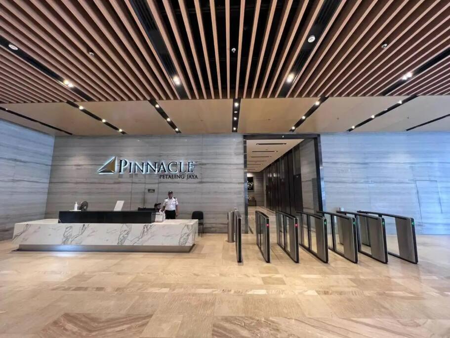 Pinnacle Pj-ps4-netflix-klcc View-5pax *